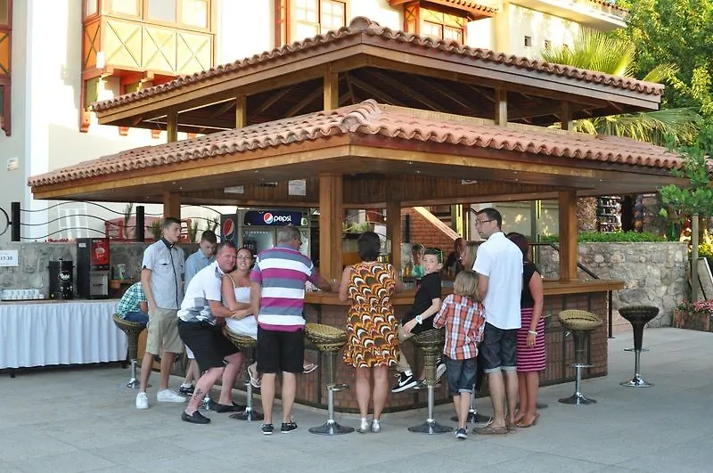 Ova Resort Hotel フェティエ