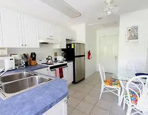 Turtle Nest & Hotel Bodden Town